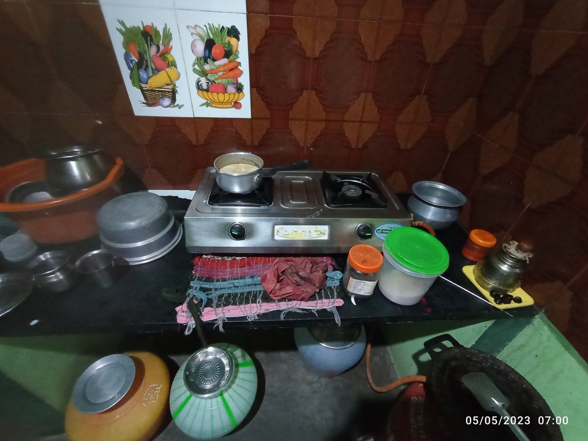 Sugreeevan's tweet photo. அம்மா ஊருக்கு போயிருச்சு அப்பாக்கு Tea போட்டு கொடுக்கணும்😇😇😇
#Good_Morning_Guys https://t.co/BUTfrkyJ4E