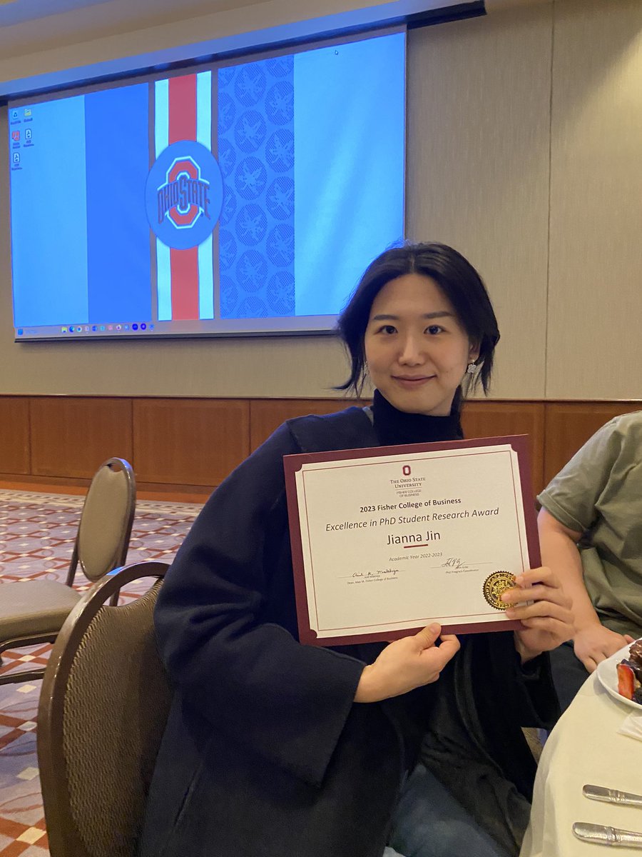 Rebecca W. Reczek tweet media