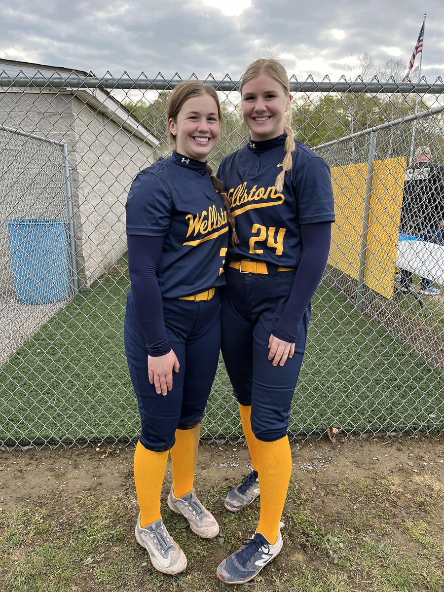 hannahpotts2025's tweet photo. Last night, my sister and I combined to throw a NO- HITTER. I threw 3 innings and it was a great win on senior night 💙💛⬇️ @CoachHerm @MattStew13 @biankabell27 @Hall_J_4 @DarrickBrown23 @btholl @VTechSBcoach @Maddie_Holub @c_lyon22 @michaellew10 @coachmegsmith @Coach2K_Miami https://t.co/ebn1n7QJej