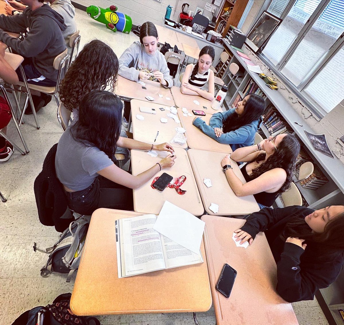 DuffNation_edu's tweet photo. Fun alert!!! #APWH220 played Cards Against World History to practice key terms for next week’s @CollegeBoard AP exam! #bsd220 #freshmenfun #bhssocialstudies https://t.co/VEbbObS6Sw