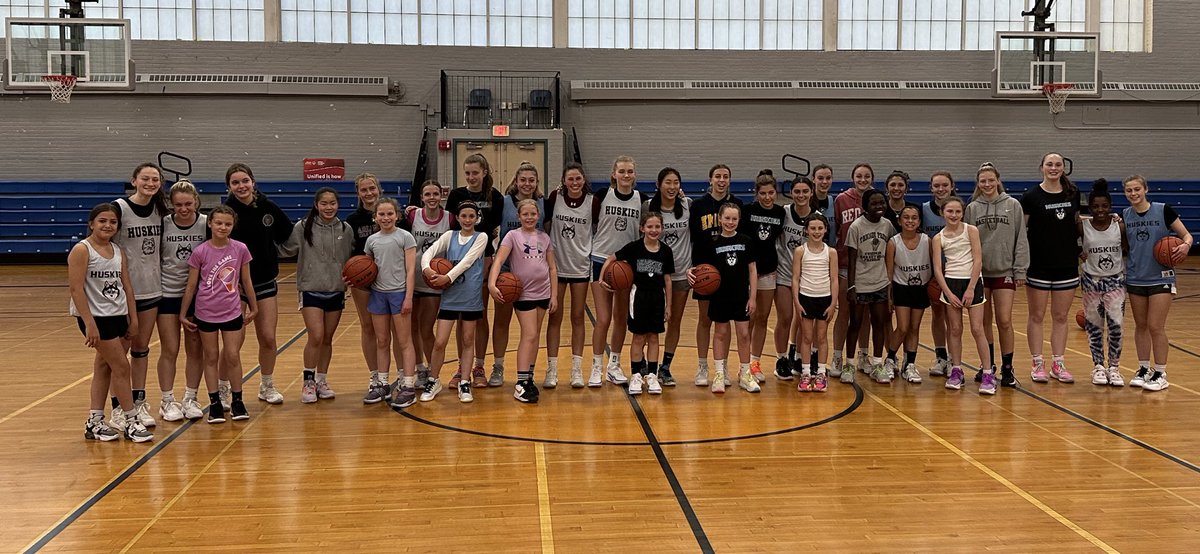 SollyCoach's tweet photo. 4th grd &amp; 10th grd Huskies PACK buddies meeting each other for first time!! Super fun practice together &amp; great bonds being formed. @BashHoopsNE @MAHuskies @ErinM_11  #BuildingConfidence https://t.co/xcUfmkyUzu
