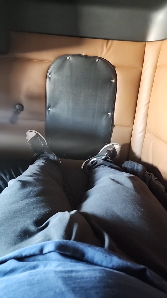 xFlatbedBearx's tweet photo. Relaxin in the truck between loads π
#FlatbedTrucker
#Truckdriver
#BearTrucker
#chub4chaser
#Crosscountry
#Longhaul
#Relaxing https://t.co/MUMiJZnkUJ