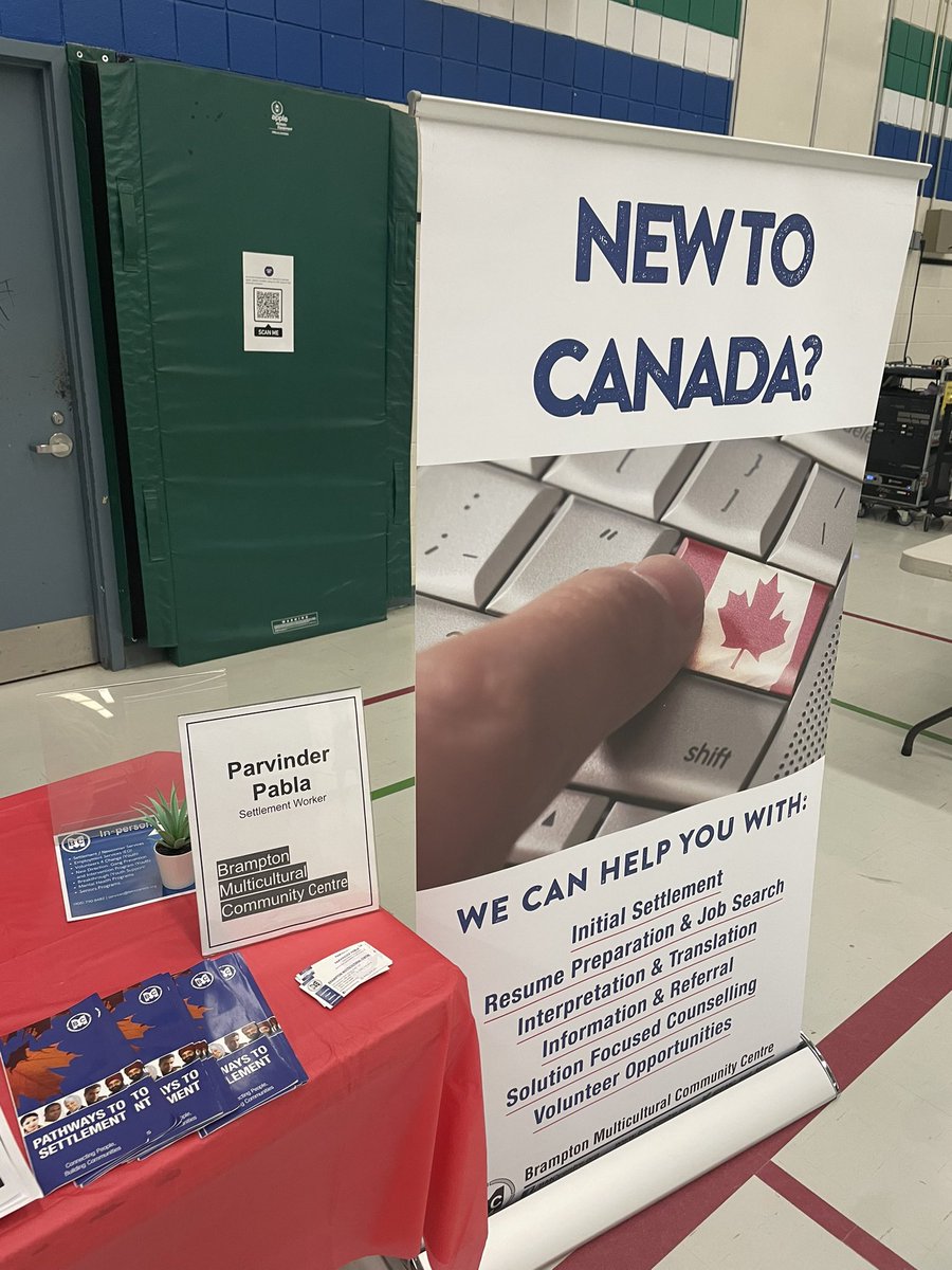 TeacherChelly's tweet photo. @FletchersSrPS welcomed in @BMC_and_MCS to our #peeleducationweek Community Night #thankyou https://t.co/JLerf8D7D0