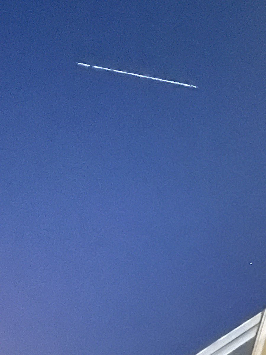 TripleJJackson's tweet photo. @Cetane4Chapman @SpaceXStarlink I’m Hoschton northeast of Atlanta. Crazy sight on a beautiful night! https://t.co/nVyQnAEUnA