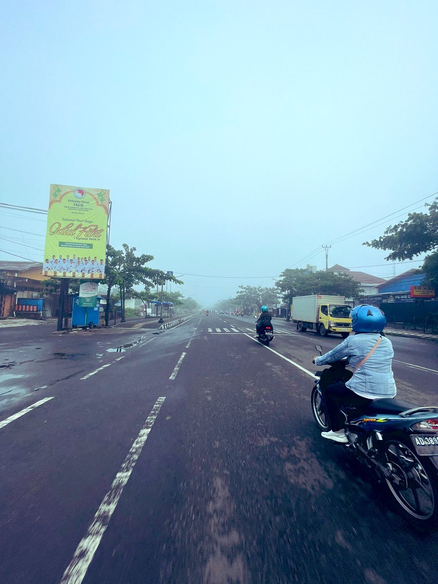 arriff's tweet photo. kabut tadi pagi 🙃 https://t.co/aMy21kbjWh