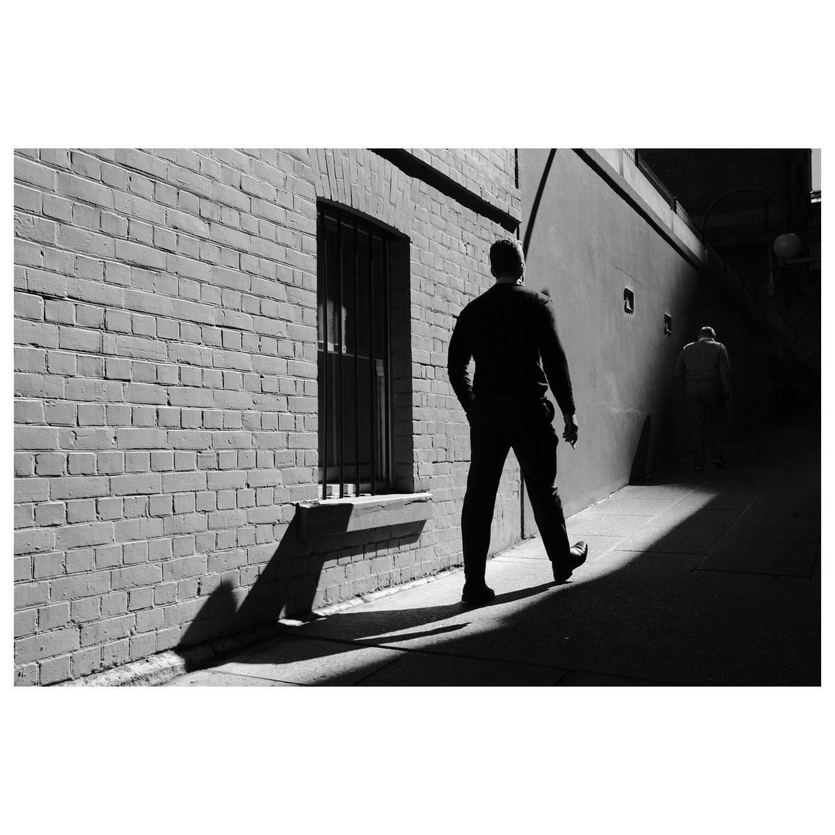mattfieldsphoto's tweet photo. Intent
📷 X100V + film sim: "Dramatic B&amp;W"

#x100v
#fujifilm
#fujifeed
#streetphotography
#urbanstreetphotogallery
#spicollective
#timeless_streets
#streetmoment
#mystreet_bnw
#filmsimulation
#bnw
#bnwphotography
#bnwstreetphotography
#bnwstreetfotos
#35mm
https://t.co/cvIEX657Oj https://t.co/s2a9w8dgMl