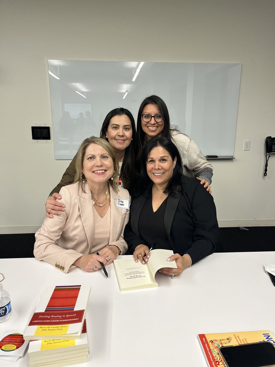 Cerrando este día con broche de oro con <a href="/MissAreli220/">Areli Peralta</a> ❤️ Fue una noche llena de aprendizaje junto a dos grandes mentoras. Gracias <a href="/rpdelcastillo/">Dr. Rocio del Castillo</a> <a href="/CloatJulia/">Julia Cloat 🥨</a> por compartir sus enseñanzas. ¡Si se puede! 👩🏻‍🏫👩🏻‍🏫 <a href="/LaMaestraFausto/">La Maestra</a> <a href="/ofeliakoo/">Ofelia</a> <a href="/SunnyHill220/">Sunny Hill Elementary School</a> <a href="/GroveAve220/">Grove Avenue Elementary</a>