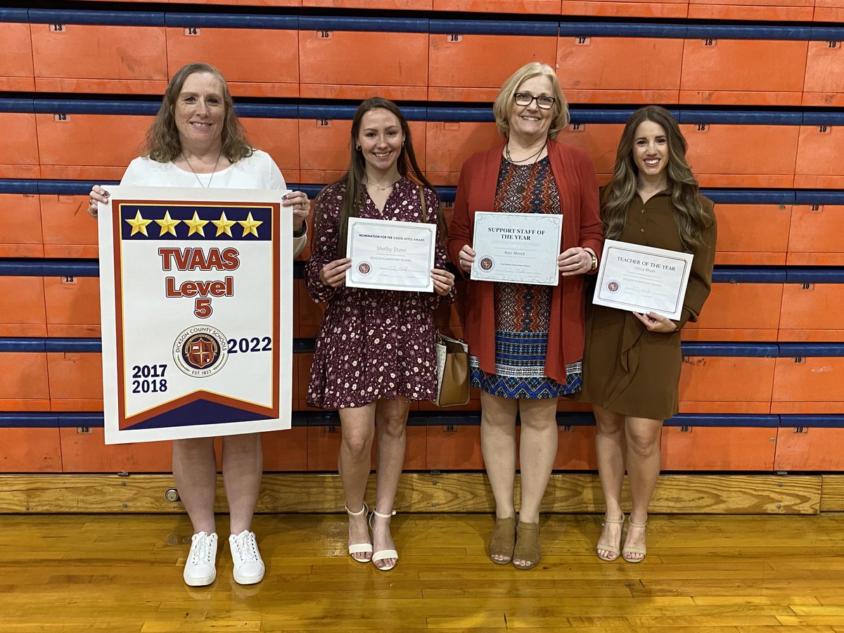 Top Notch award winners representing ⁦DES at tonight’s ⁦<a href="/DCS_TN/">Dickson Co Schools</a>⁩ banquet! ⁦<a href="/Desbears/">Dickson Elementary</a>⁩ #hardwork #workhard