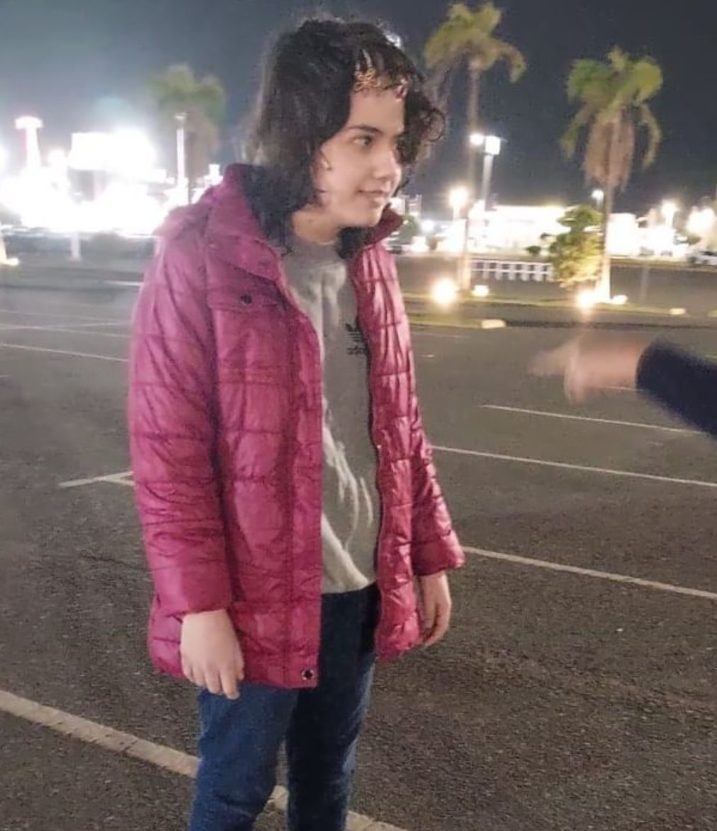 #URGENTE SITUACIÓN EN TIEMPO REAL #SARANDI
Esta chica se encuentra deambulando desorientada, ahora en el ex Auchán, Sarandí, Avellaneda, provincia de Buenos Aires. Por favor compartir #Urgente, para que la familia venga a buscarla😔🙏

#Auchan #Sarandi #Avellaneda #BuenosAires