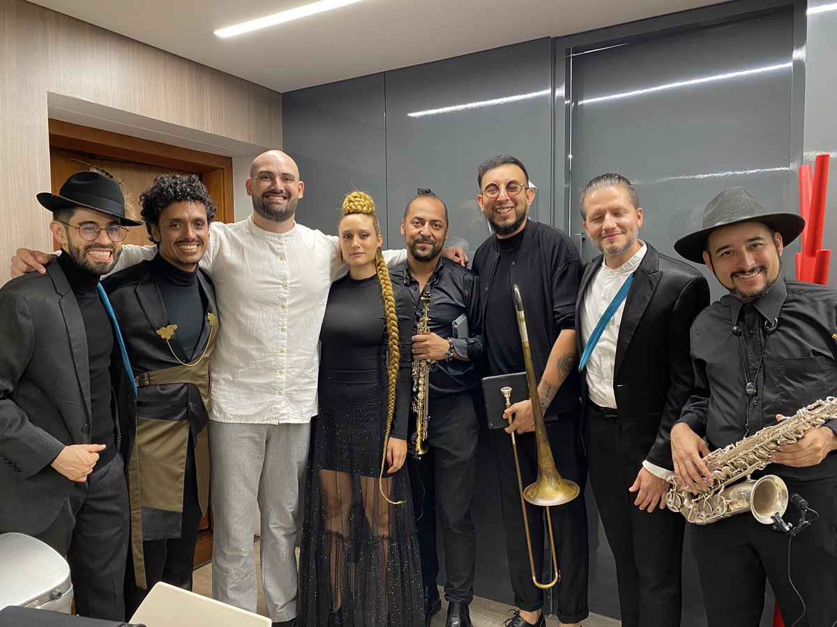 Feliz aniversario <a href="/EAFIT/">Universidad EAFIT</a>. Un lugar para la creación, la construcción de conocimiento y la formación del país que soñamos. Qué fortuna compartir con ustedes tantos valores y parte de nuestra historia. 
Fue un placer celébralo hoy junto a <a href="/LosCandelarios/">Puerto Candelaria</a> 
<a href="/eskole/">Claudia Restrepo</a> <a href="/gabrielmesan/">Gabriel Mesa Nicholls</a>