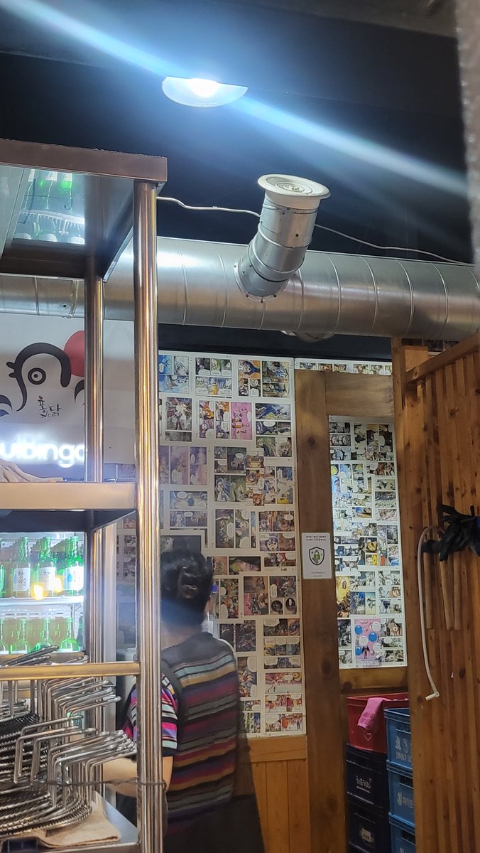회사 동료들이랑 어제 저녁했는데 간 가게 벽마다 코믹 메이플스토리로 도배되어있음..
사장님 왈 : 우리딸이 좋아하던 만화였어... (아련하게 뒷말 없음)
하지만 이렇게까지 산산조각내실필요가 있었냐구요