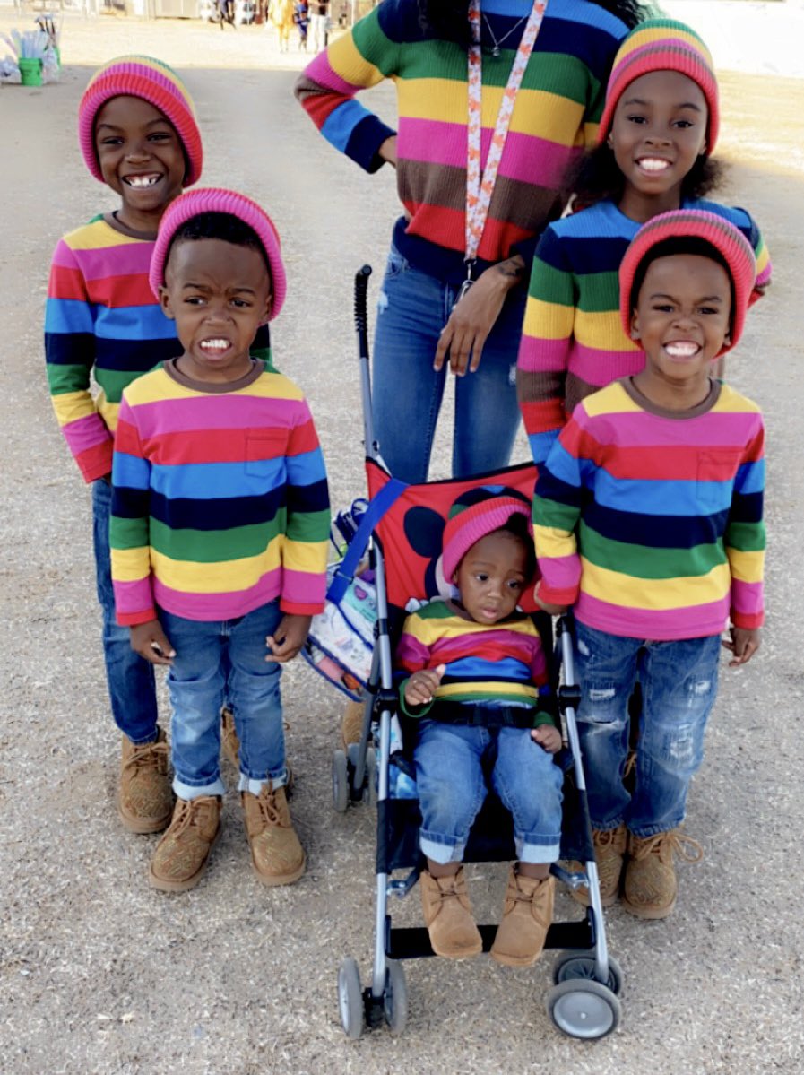 enicholeeeee's tweet photo. My loves fr ✨🧸👣. I couldn’t choose just one 😂💙💖 https://t.co/2nG3aLKmH0