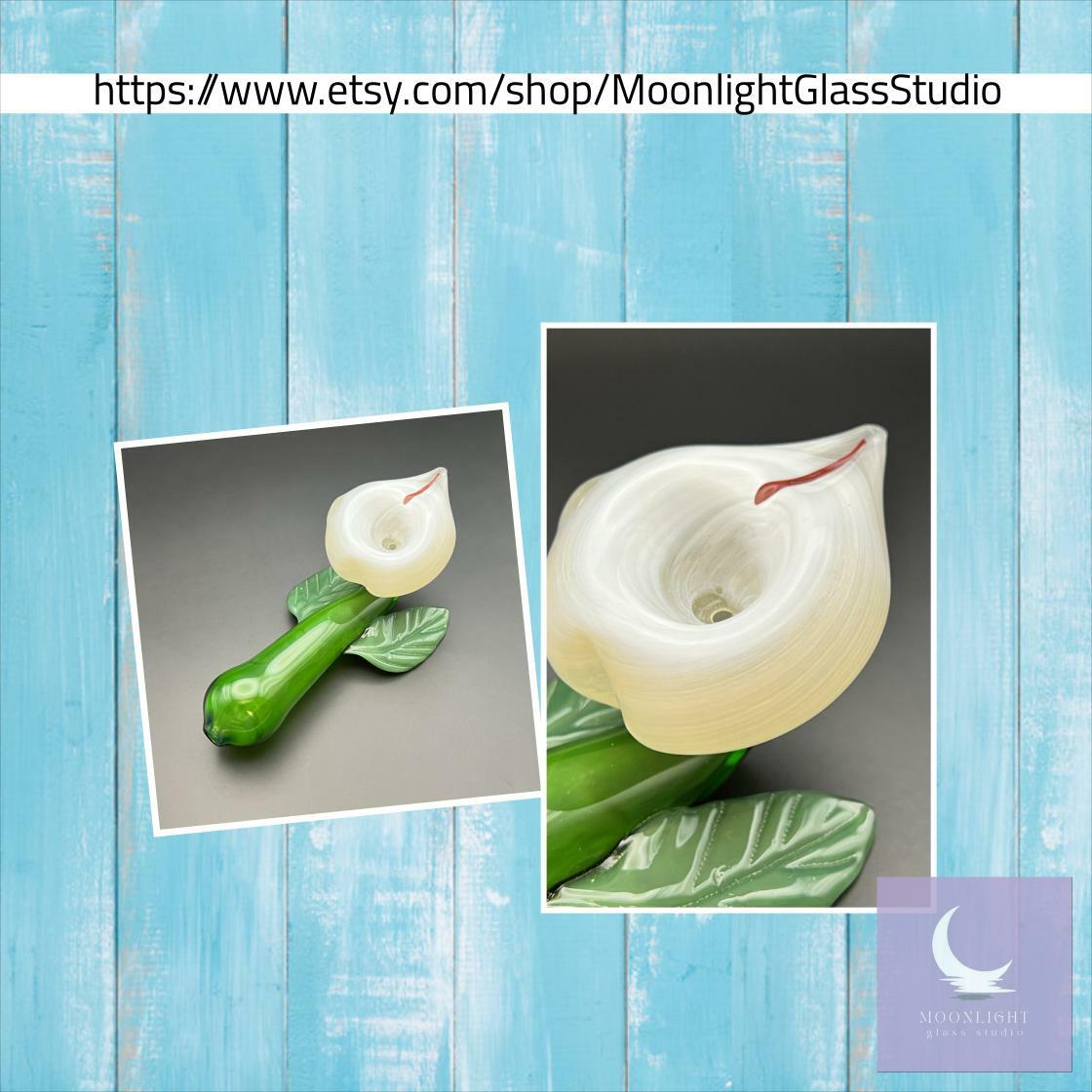 Lily Glass Pipe - Calla Flower Pipe - Big Smoking Pipe - Handmade Art Bowl - Beautiful Girly Pipes #LilyFlowerPipe #GlassPipes 
$21.99
➤ etsy.com/listing/130948…