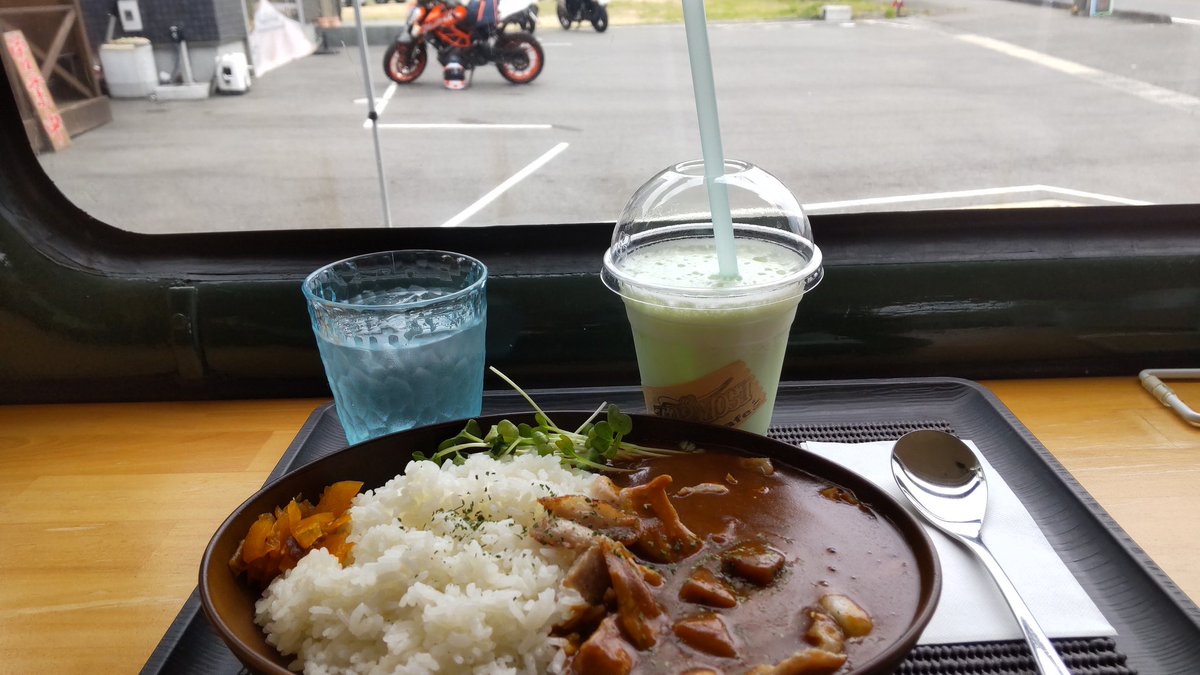 odacchijp's tweet photo. 家事済ませて朝メッシ&オヤツ&昼メッシ(笑)😋
#TOPMOST #豚トロカレー🍛 デザート❓に足守名物 #メロンスムージー🍈美味し❗️👍
#バイク乗り #トップモスト #岡山市 #北区 #足守 #ロンドンバス #R429 https://t.co/rl2hWWbLGU