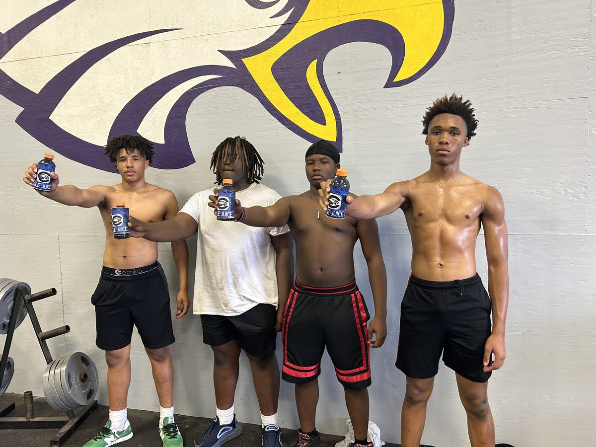 CTownEaglesFB's tweet photo. These guys led the way with #EagleJuice today!!!  @Braylon81417315 @davion1x @dra_famous8 @D1_Calil #CrowleyTough🦅 https://t.co/kK2ACJCAjX