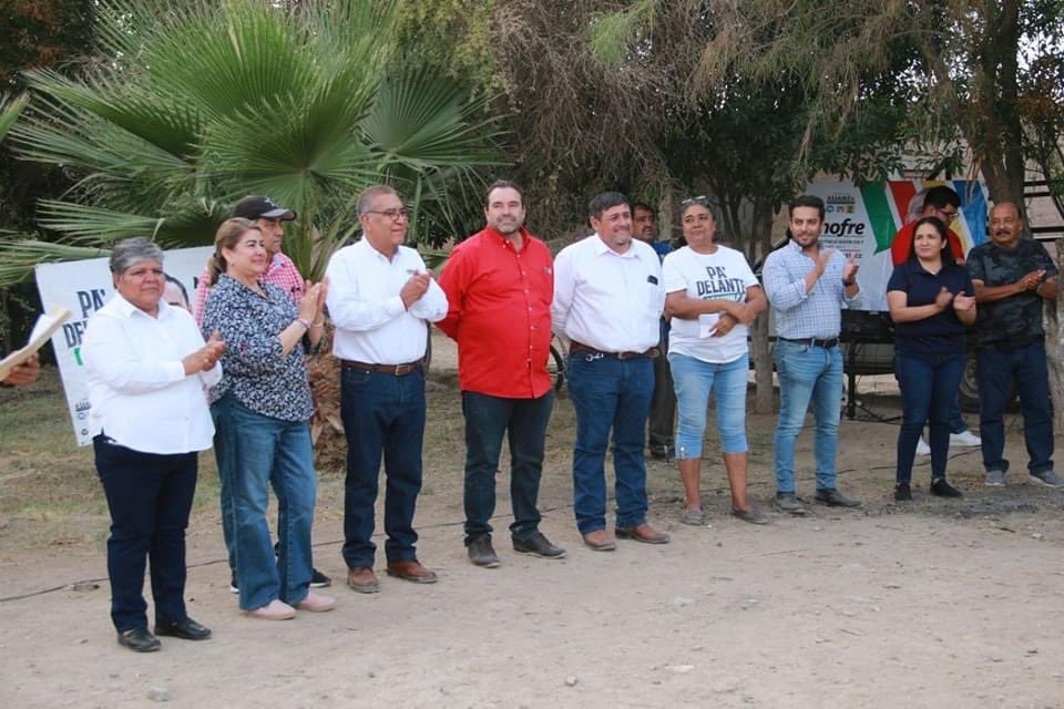 RONOFRE58's tweet photo. 🔵🔴🟡Terminamos nuestro recorrido visitando a los vecinos de la colonia Jesús Aguilera😀estoy seguro que con su voto lograremos materializar todos los proyectos que tenemos para mejorar nuestro #Distrito7
#OnofrePaDelante✅  #PaDelanteCoahuila
#ManoloGobernador #OnofreDiputado https://t.co/npEXvbmJMW