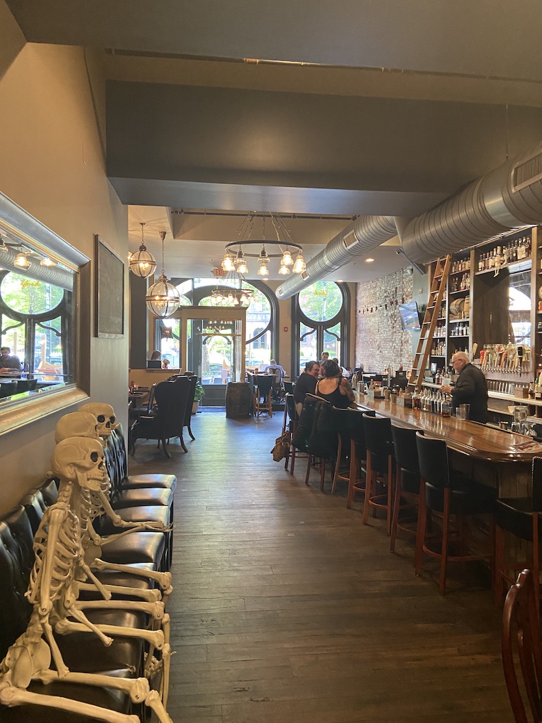 scott_watson's tweet photo. Of course, after rehearsal we found a great little eatery (Fig & Barrel Pub) in downtown York!
@figandbarrel #chefdechoeur #composerlife https://t.co/PIWb89ZysA