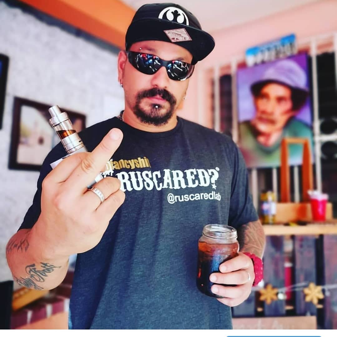 ruscaredlab's tweet photo. No te limites a pensamientos cuadrados y sal de caja 🪟🔨.

Desde pequeños, nos enseñan a obedecer, seguir órdenes y ajustarnos a un patrón. Pero ha llegado el momento de liberarnos de esa mentalidad y empezar a comer, hacer y VESTIR lo que nos hace felices y únicos. https://t.co/vNVKYI8Q3K