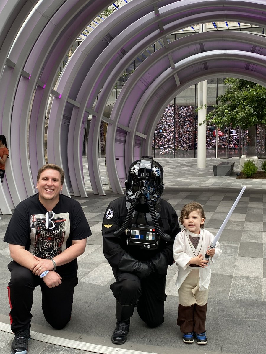 txeagleeyes's tweet photo. Trooping at the @ATTDistrict https://t.co/XLhPFxefKt
