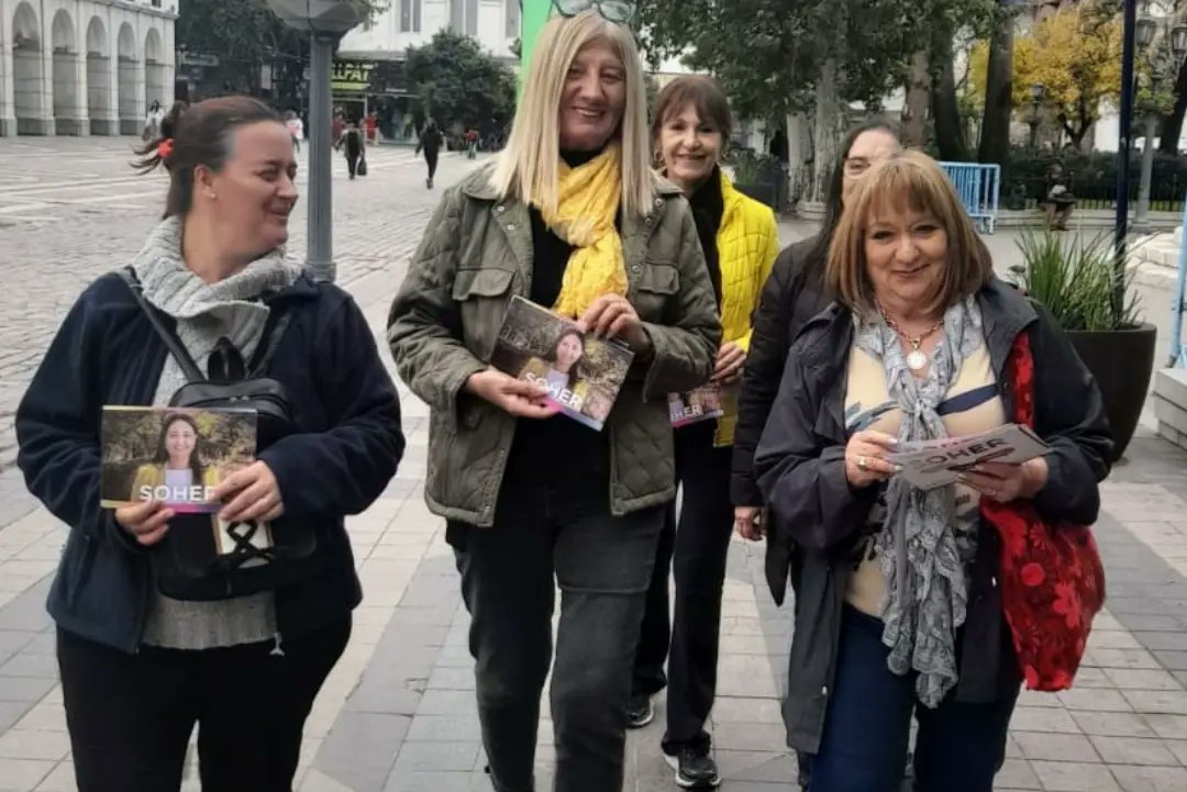 nancyrami2015's tweet photo. Involucrarse es la forma, unir fuerzas de esperanza por una misma convicción de valores para para transformar un país una mejor Argentina.

Sentimos gran orgullo de pertenecer al Equipo de la Diputada @soherelsukaria #esconellaesahora
#soher 
#cordoba https://t.co/s2Q9A5OVj6