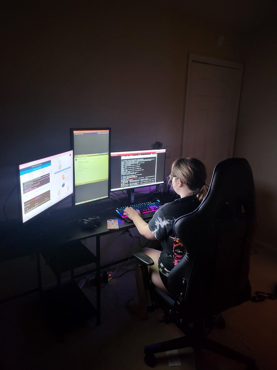 GilliamTV_'s tweet photo. I think she likes the new setup https://t.co/rRAgB3xqRA