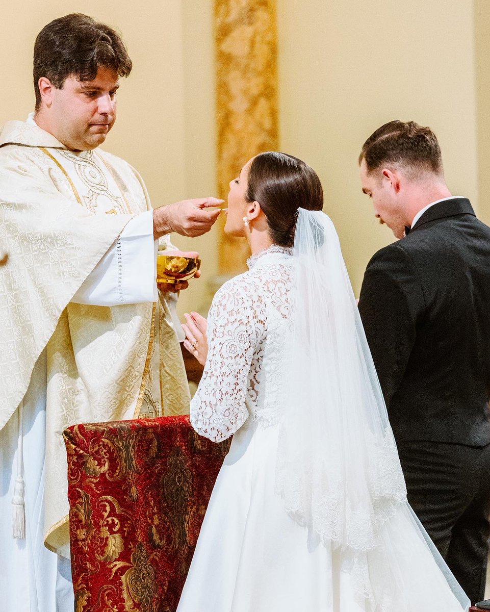 SarahGibsonn's tweet photo. Mr. &amp; Mrs. Bagent, 04.29.2023 🕊️🤍 @saintmarydc https://t.co/JwNLpn9fuR