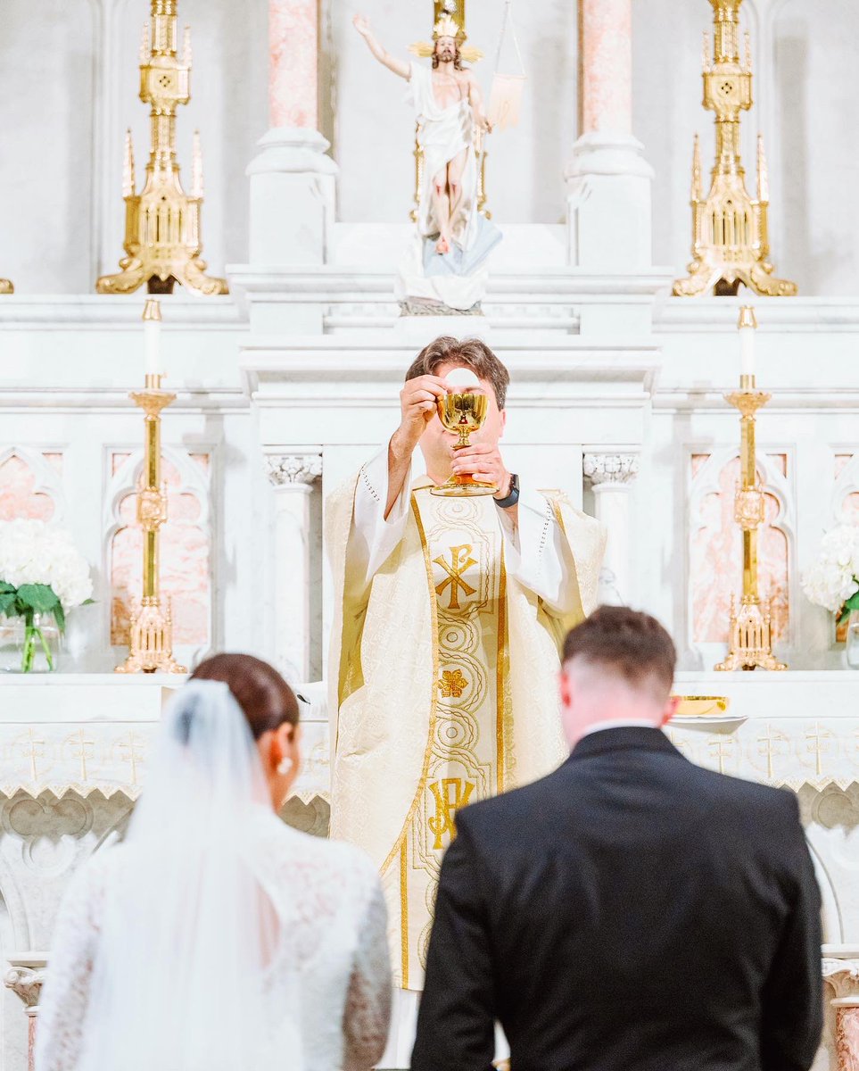 SarahGibsonn's tweet photo. Mr. &amp; Mrs. Bagent, 04.29.2023 🕊️🤍 @saintmarydc https://t.co/JwNLpn9fuR