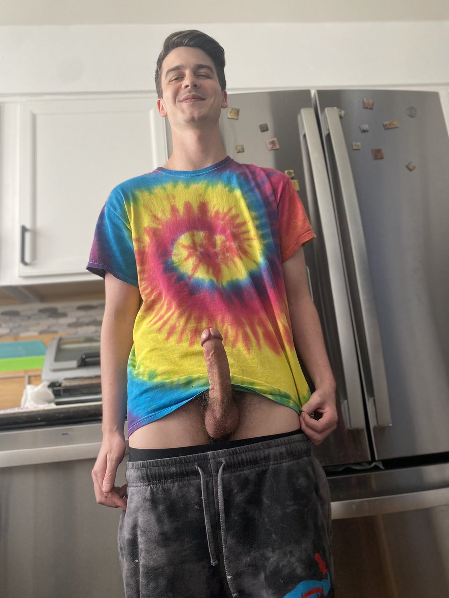 Repost if you want to get fucked in the kitchen? 👀