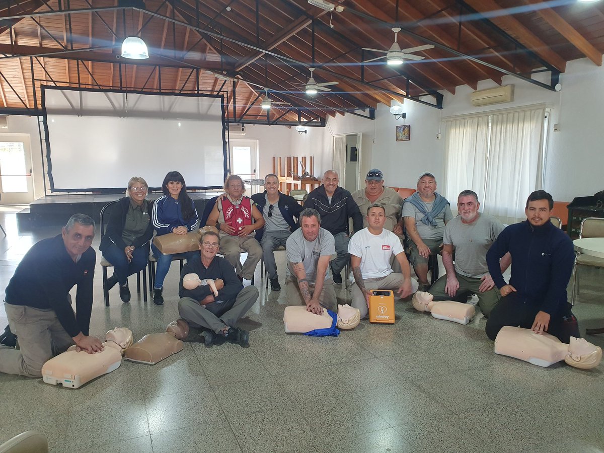 Nuestros personal del Club Recreativo Ezeiza recibió un nuevo entrenamiento en RCP y utilización del equipo #mindray DEA.
Siempre cerca de nuestra gente..
#pormasvidassalvadas 
<a href="/CarlosPerezSEC/">Carlos Pérez</a> 
<a href="/OscarTedescoSEC/">Oscar M. Tedesco</a>
#clubrecreativoezeiza