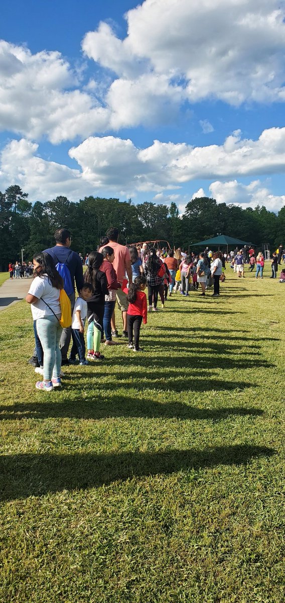 SCEBulldogs's tweet photo. Record numbers attended tonight's Books for Bulldogs event! #OneChatham #OneSCE https://t.co/6PqkdHTOyR