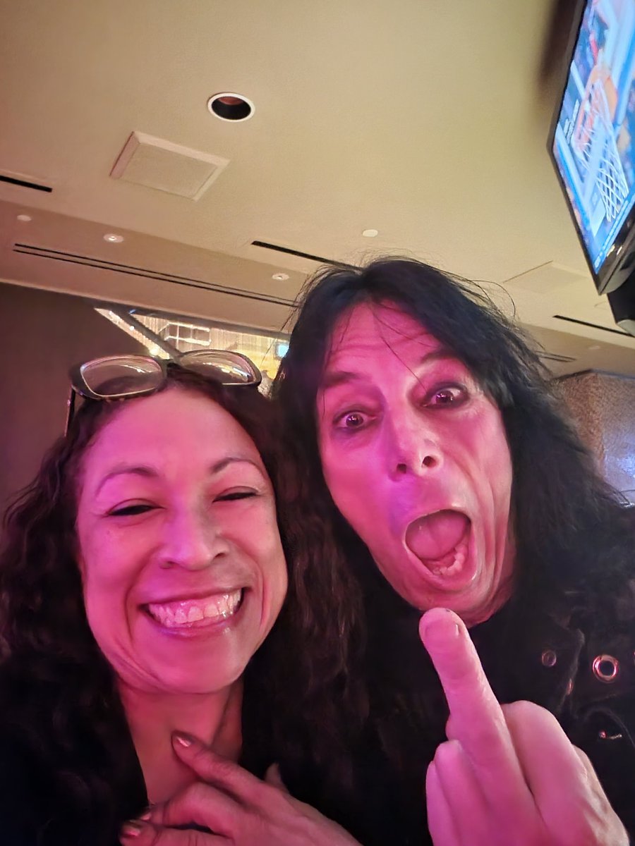 AUNTLISSAH's tweet photo. Great Tommy Lee, right https://t.co/y6EUAbtMp4