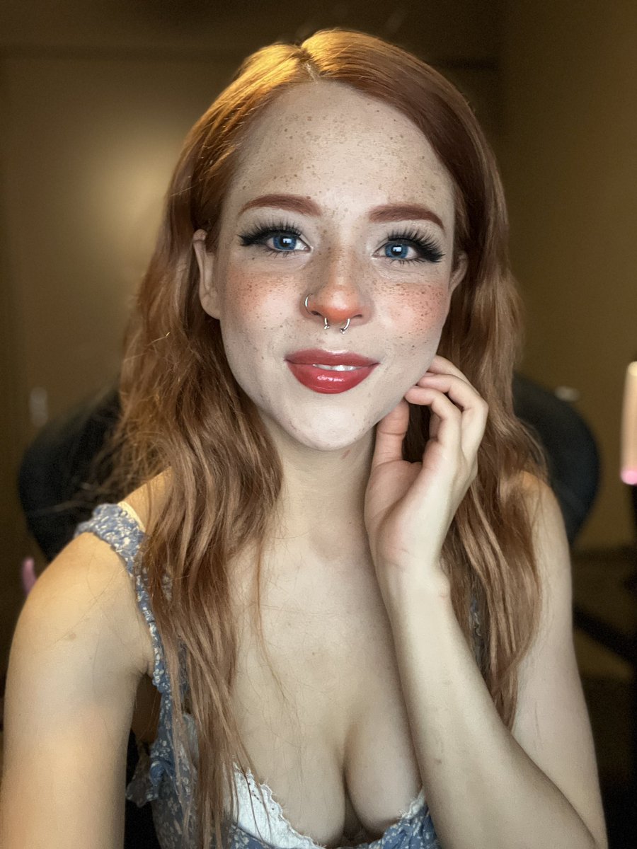 Lil Red Girl tweet media