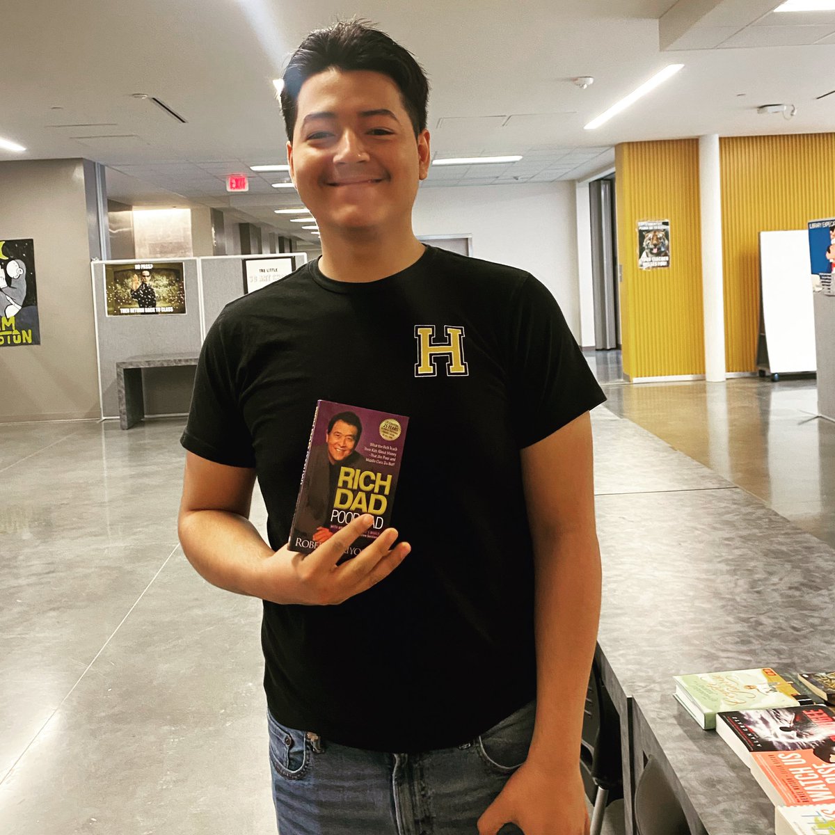 MaggieMoo86's tweet photo. 📚🕵️‍♀️📖 Recent events @SHMSTC LMC! 🎉 Students have enjoyed book browsing 📚, open circulation, and can request special titles 😎 to be added to our ever growing collection or sent home to read during summer months!🙌 #TigersRead #ReadersLead #SHMSTClibrary 📚🤓📖 @HISDLibraryServ https://t.co/DvcNP6PkZS