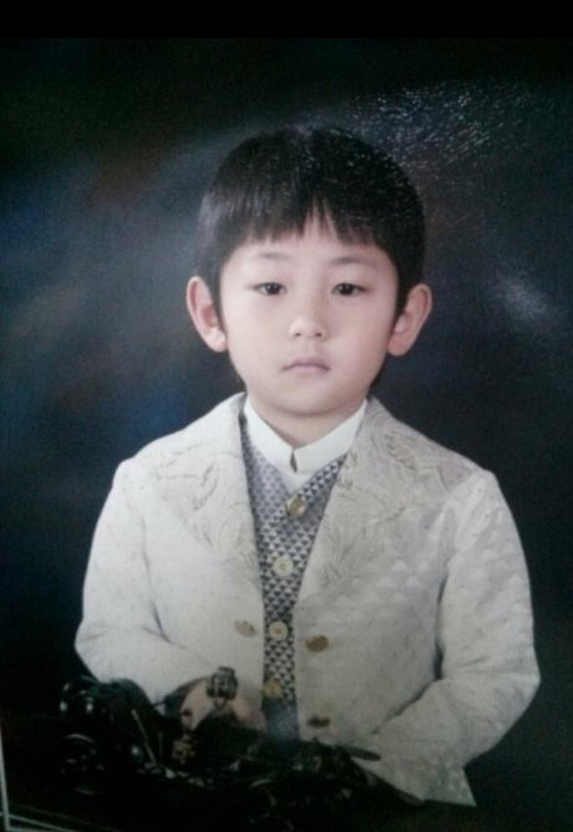 weus_official's tweet photo. [ #민혁 ]

오늘은 #어린이날 민혁이의 세상👶🏻

#WEUS #위어스 #MinHyuk https://t.co/uJO33XxALJ