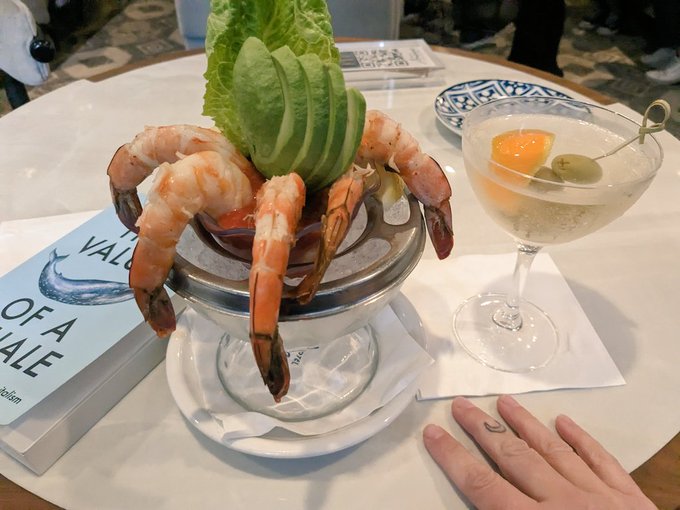 Mommies are good at finding the perfect snack ✨ It's rainy, but LA has been super cute so far. https://t<a href="/tag/mvsales"class="tags"><span>#mvsales</span></a>