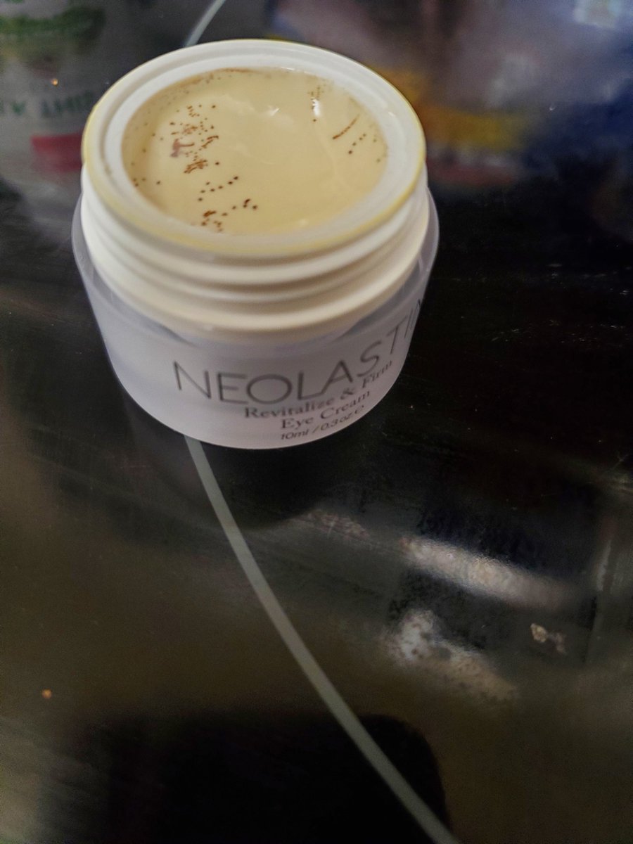Kymhartman's tweet photo. @neolastin When a luxury eye cream comes with mold but yet the company won't reply. Before you buy this eye cream beware. https://t.co/vi2ZzbO52z