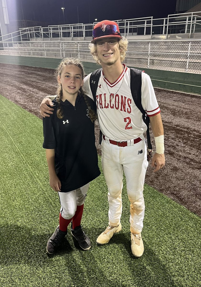 BatGirlBrooke1's tweet photo. Good win in game 1 #WYS 
@tsamp05 @FalconsHuffman @ramiromeza24 @jake_moorhaj @twizzle_34 https://t.co/tpNZnCyQhr