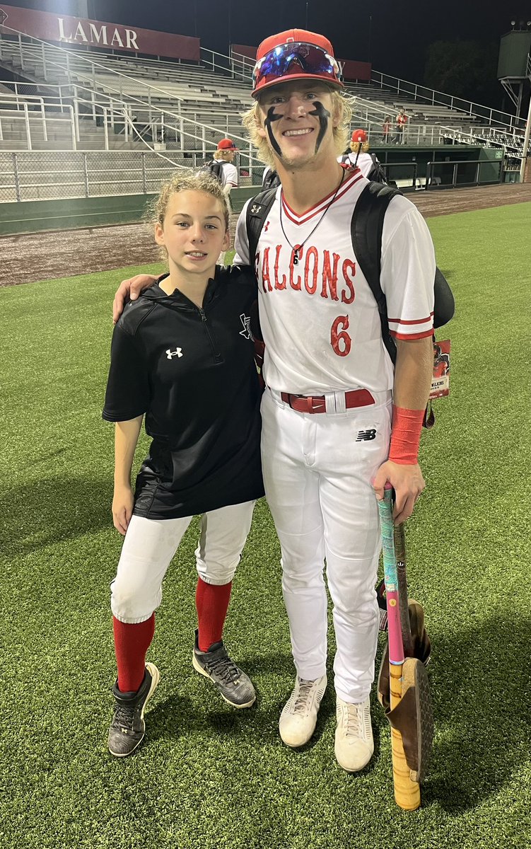 BatGirlBrooke1's tweet photo. Good win in game 1 #WYS 
@tsamp05 @FalconsHuffman @ramiromeza24 @jake_moorhaj @twizzle_34 https://t.co/tpNZnCyQhr