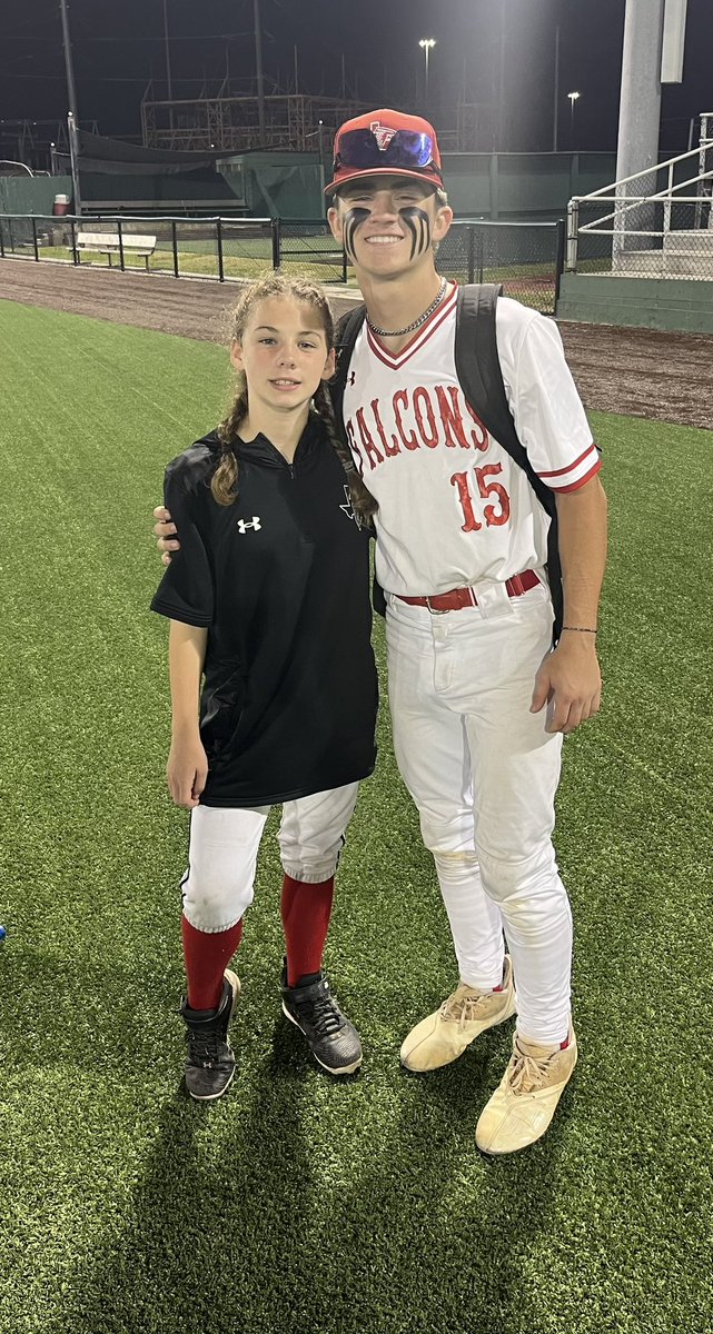 BatGirlBrooke1's tweet photo. Good win in game 1 #WYS 
@tsamp05 @FalconsHuffman @ramiromeza24 @jake_moorhaj @twizzle_34 https://t.co/tpNZnCyQhr