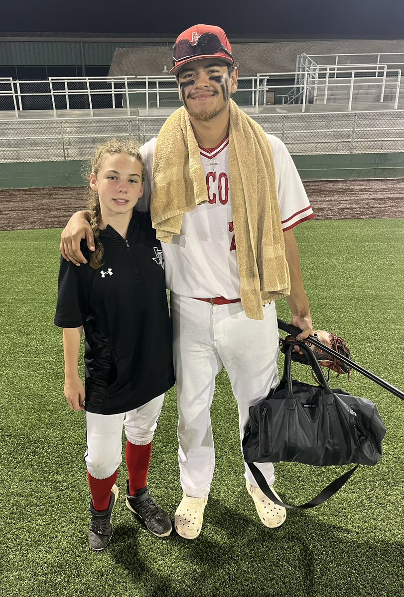 BatGirlBrooke1's tweet photo. Good win in game 1 #WYS 
@tsamp05 @FalconsHuffman @ramiromeza24 @jake_moorhaj @twizzle_34 https://t.co/tpNZnCyQhr