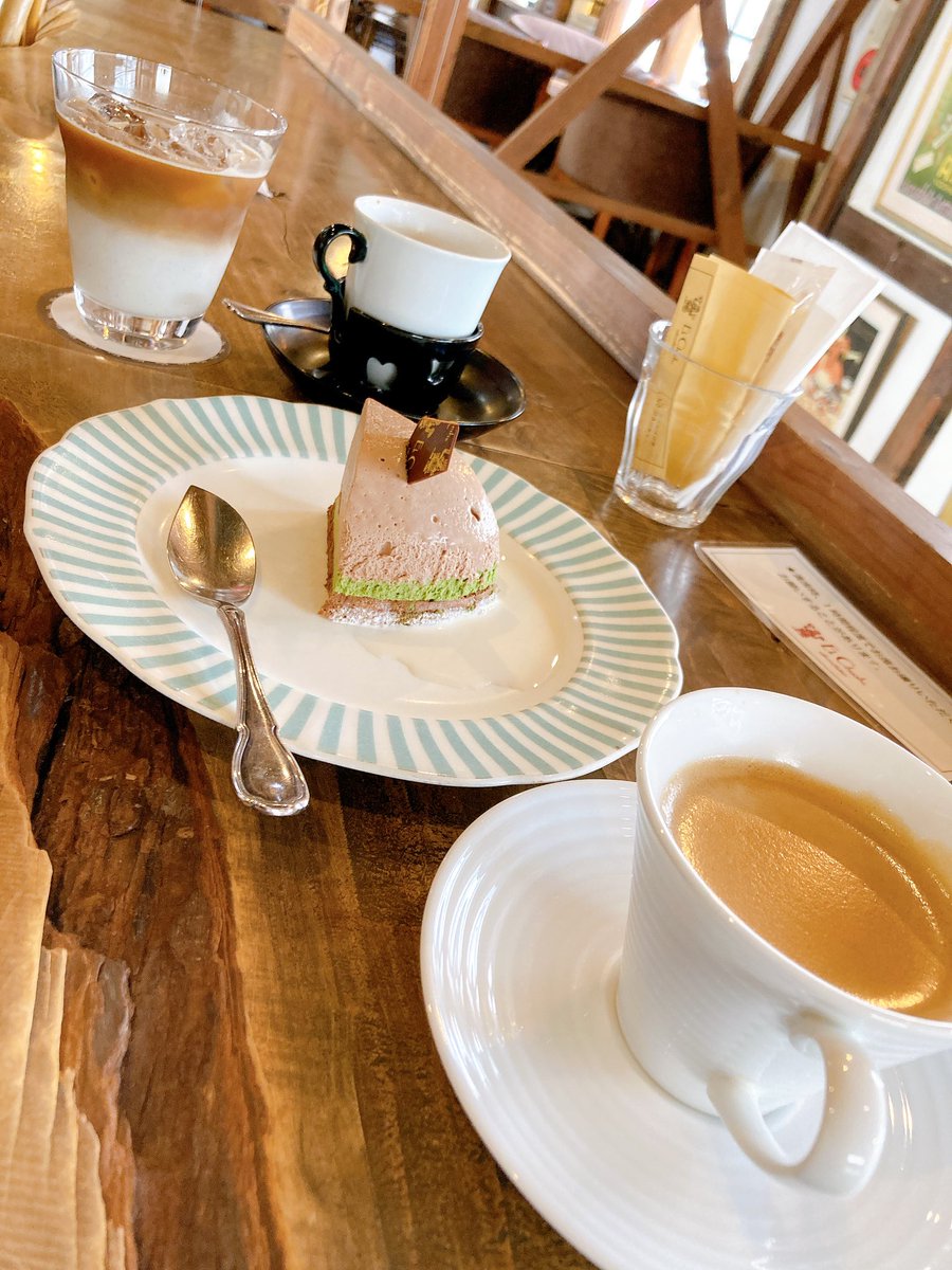 NeetottA's tweet photo. 可愛いカフェでデザート https://t.co/f22MQb588i