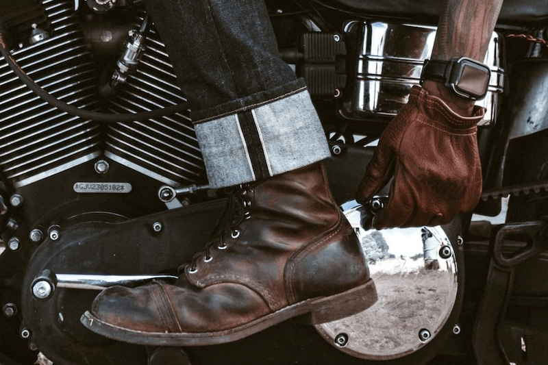 The Iron Ranger was originally built for iron miners in the 1930s. In the decades since, it has grown indispensable for owners from all walks of life thanks to its iconic style and longevity.

#blueheelerboots #ironranger #8111amberharness