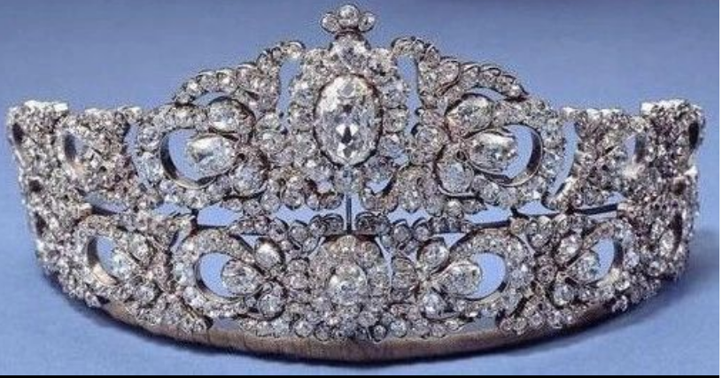RobinLynnKing2's tweet photo. #EverythingRoyal #RoyalTiara https://t.co/Vo5iKIHOdG
