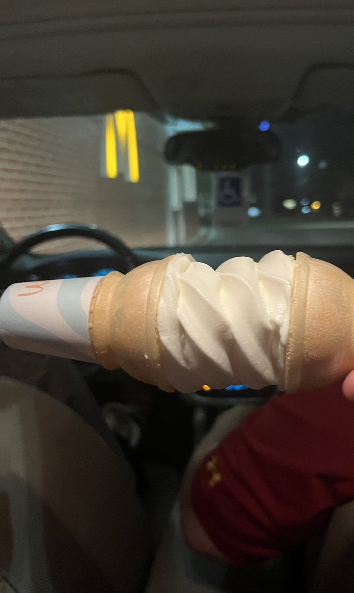 Johnthebeast56's tweet image. Anyone order an Ice cream sandwich #doublecone