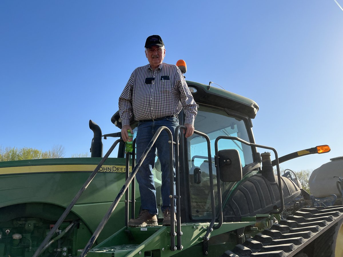 snveatch's tweet photo. Another dusty day in the field for #plant23 #TrueSpeed @Kinze https://t.co/zdljeNcWyU