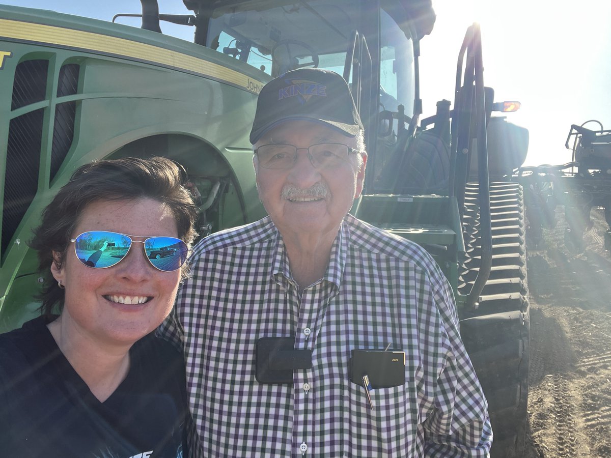 snveatch's tweet photo. Another dusty day in the field for #plant23 #TrueSpeed @Kinze https://t.co/zdljeNcWyU
