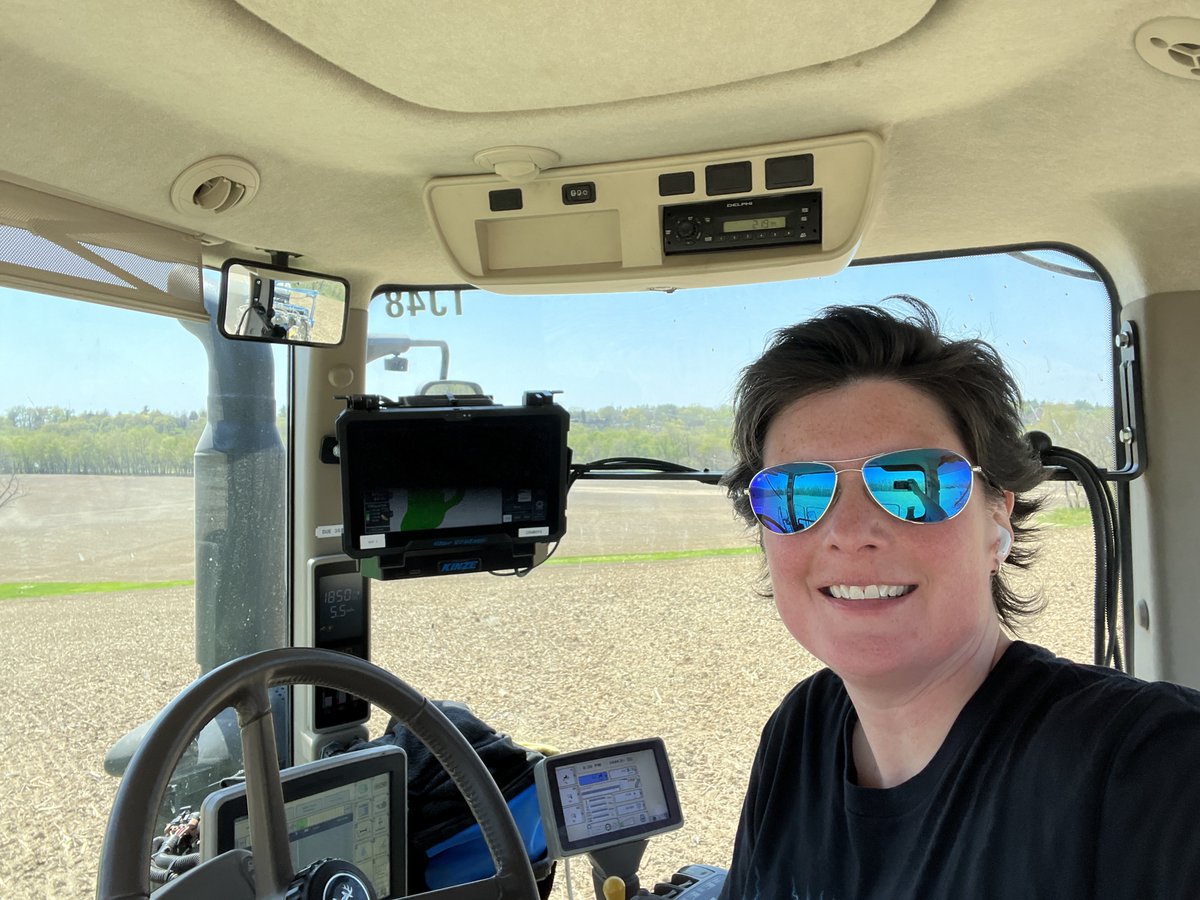 snveatch's tweet photo. Another dusty day in the field for #plant23 #TrueSpeed @Kinze https://t.co/zdljeNcWyU