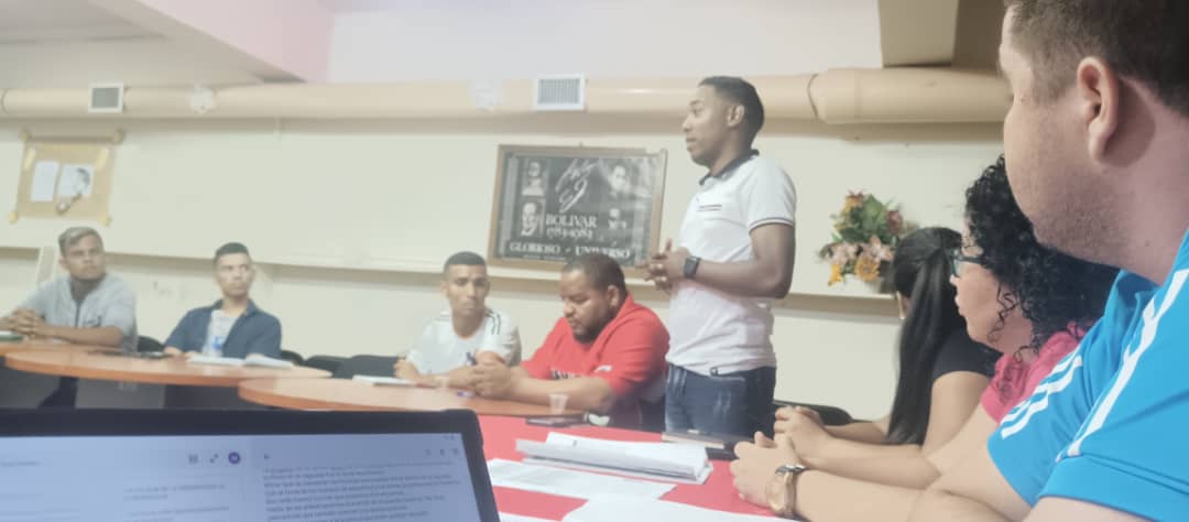 JessBritoJr1's tweet photo. Organizar para avanzar es la tarea del Equipo Político Municipal del PSUV en Caripito. TRABAJO EN EQUIPO VICTORIA SEGURA @ErnestoLunaPsuv @Eddalys7 @GobMonagas_ @JeankartA @psuvmonagas_ve @Reinaldo_PSUV https://t.co/dcuAa59xGx