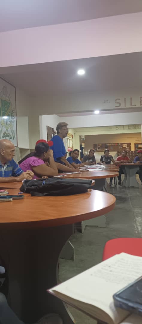 JessBritoJr1's tweet photo. Organizar para avanzar es la tarea del Equipo Político Municipal del PSUV en Caripito. TRABAJO EN EQUIPO VICTORIA SEGURA @ErnestoLunaPsuv @Eddalys7 @GobMonagas_ @JeankartA @psuvmonagas_ve @Reinaldo_PSUV https://t.co/dcuAa59xGx