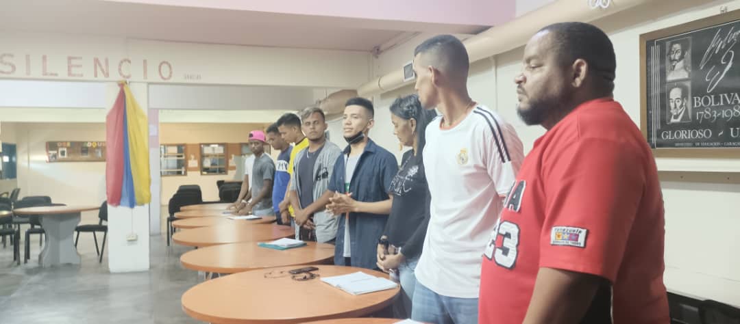 JessBritoJr1's tweet photo. Organizar para avanzar es la tarea del Equipo Político Municipal del PSUV en Caripito. TRABAJO EN EQUIPO VICTORIA SEGURA @ErnestoLunaPsuv @Eddalys7 @GobMonagas_ @JeankartA @psuvmonagas_ve @Reinaldo_PSUV https://t.co/dcuAa59xGx